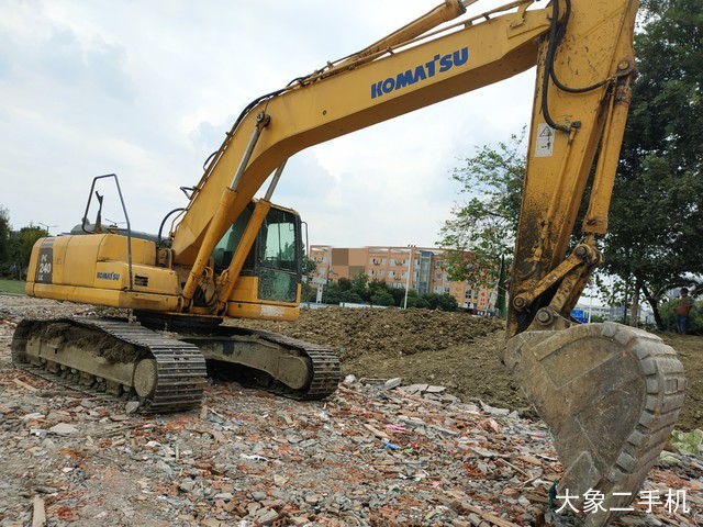 小松 PC220-8 挖掘机