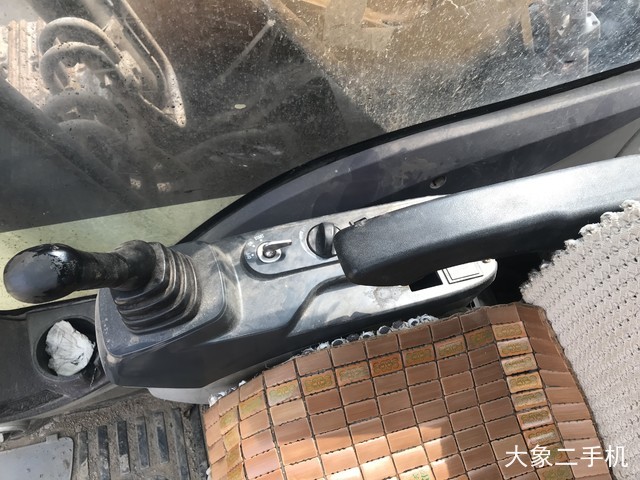 徐工 XE215C 挖掘机