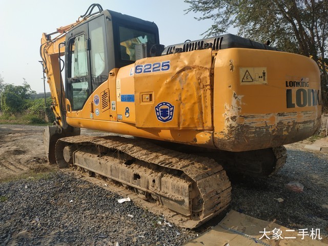 龙工 LG6215 挖掘机