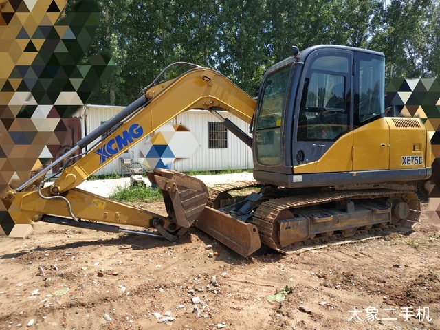 徐工 XE75D 挖掘机
