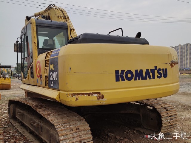 小松 PC240LC-8M0 挖掘机