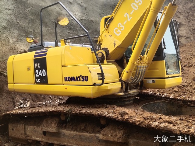 小松 PC220-8M0 挖掘机