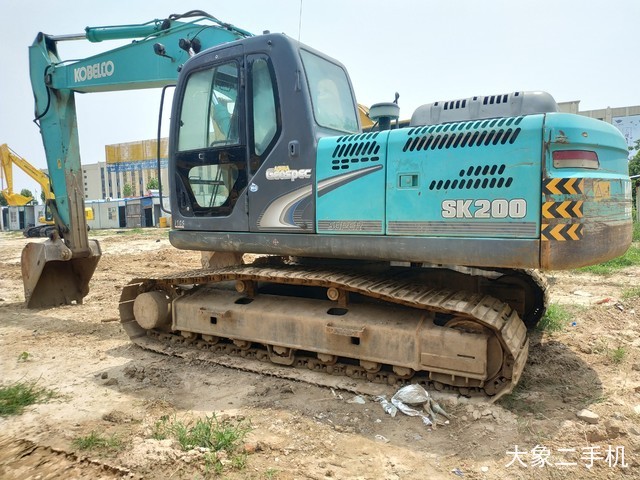 神钢 SK200-8 挖掘机