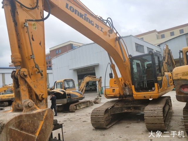 龙工 LG6225E 挖掘机