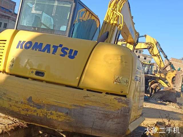 小松 PC270-8 挖掘机