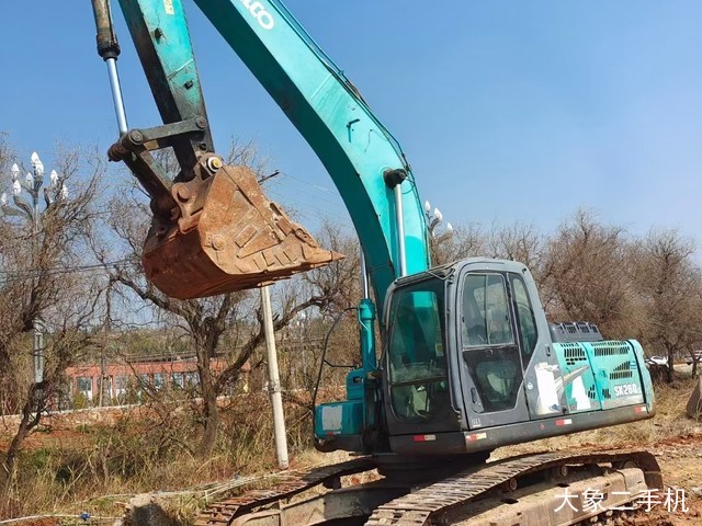神钢 SK260 挖掘机