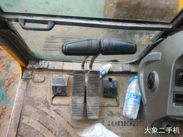 龙工 LG6220D 挖掘机