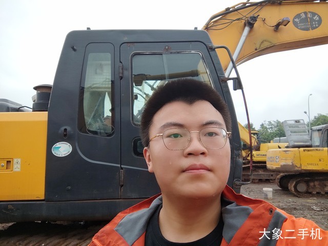 现代 R225-7 挖掘机