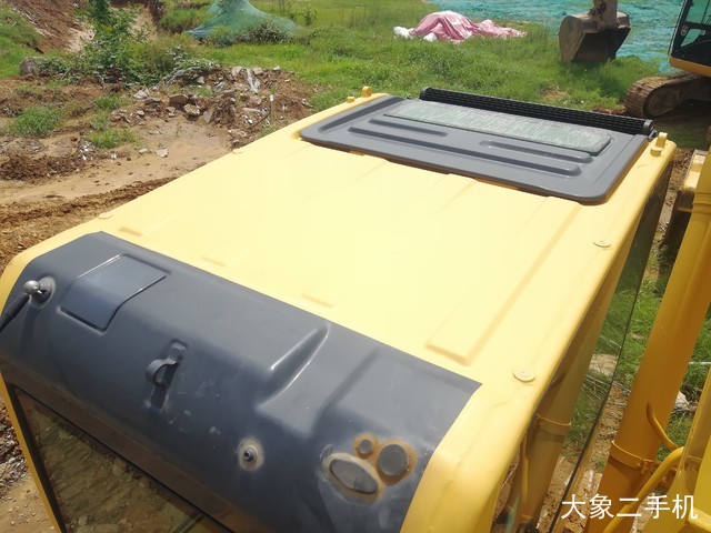 小松 PC220-8M0 挖掘机