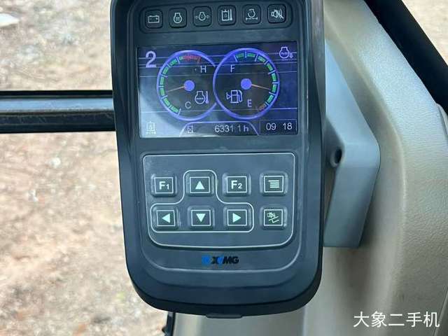 徐工 XE75D 挖掘机