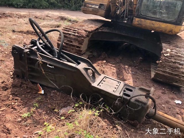 卡特彼勒 320B 挖掘机