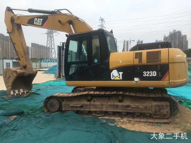 卡特彼勒 323D2L 挖掘机