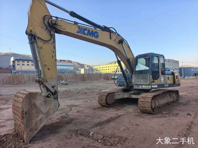 徐工 XE270DK 挖掘机