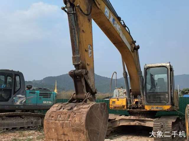 徐工 XE210 挖掘机