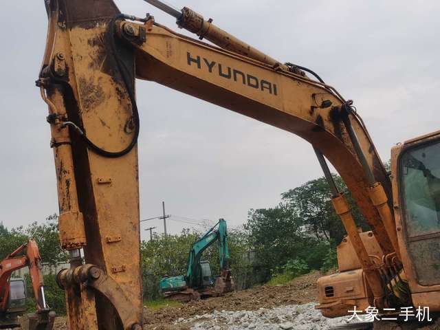 现代 R150LC-7 挖掘机