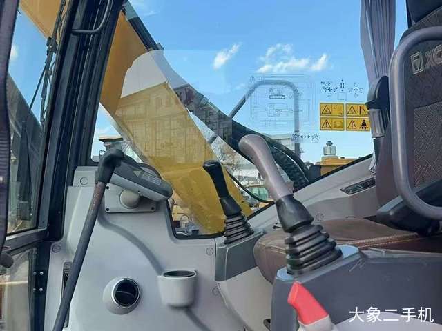 徐工 XE75D 挖掘机