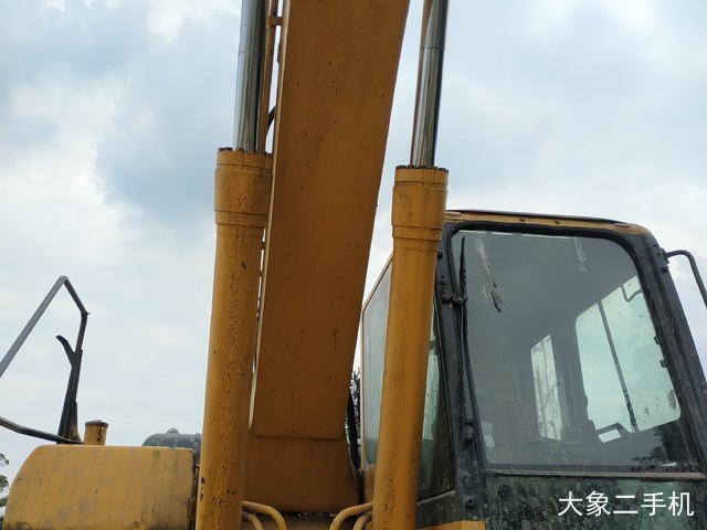 小松 PC220-8 挖掘机