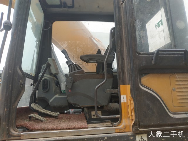 三一重工 SY215C-9 挖掘机