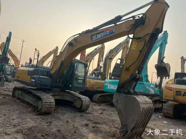 徐工 XE200D 挖掘机