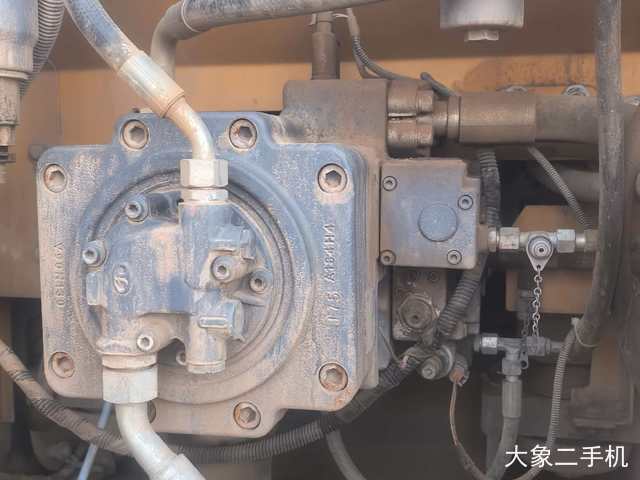 徐工 XE215D 挖掘机
