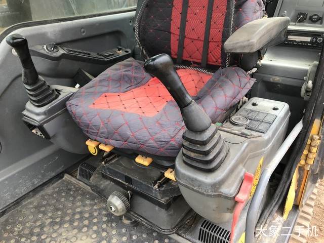 沃尔沃 EC240B 挖掘机