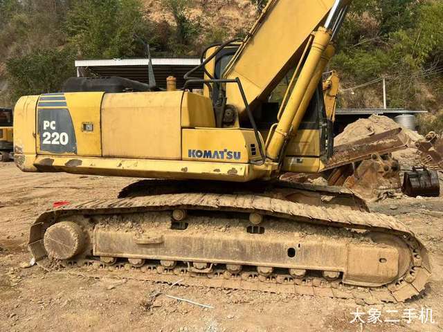 小松 PC220-8 挖掘机