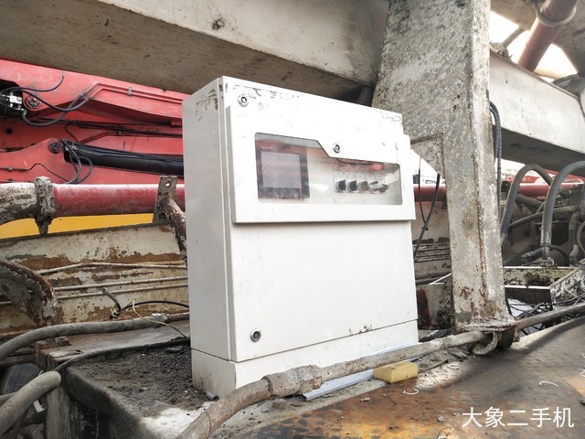 中联重科 ZLJ5401THB125-46 泵车