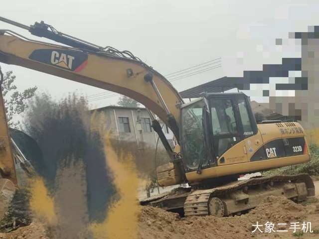 卡特彼勒 323DL 挖掘机