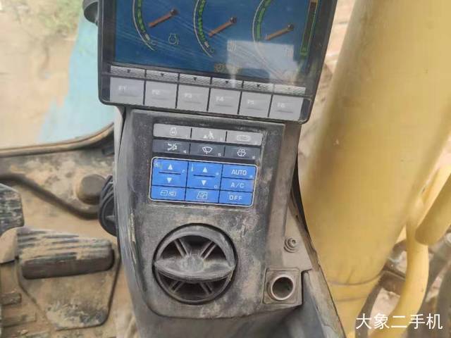 小松 PC240LC-8 挖掘机