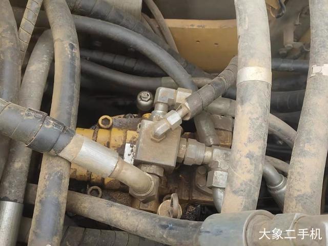 卡特彼勒 323DL 挖掘机