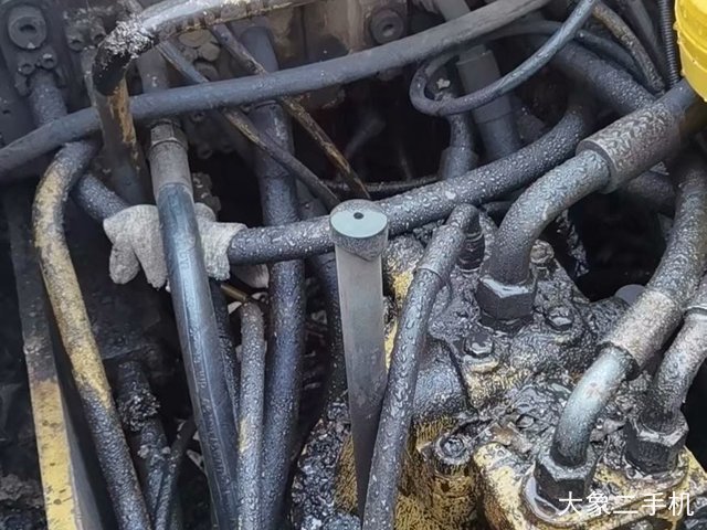 卡特彼勒 320B 挖掘机