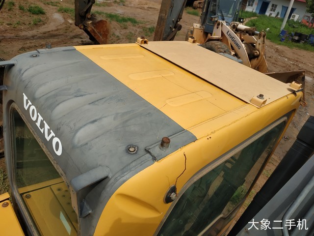 沃尔沃 EC210B 挖掘机