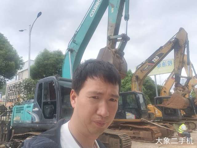 神钢 SK210 挖掘机