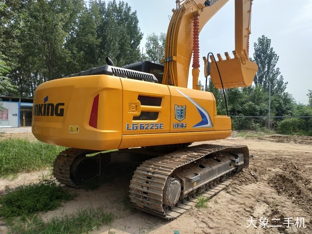 龙工 LG6225E 挖掘机