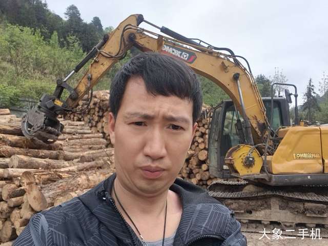 徐工 XE85D 挖掘机