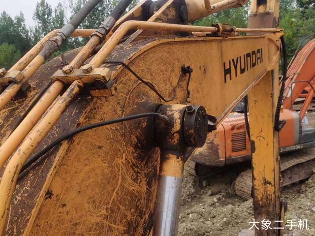 现代 R150LC-7 挖掘机