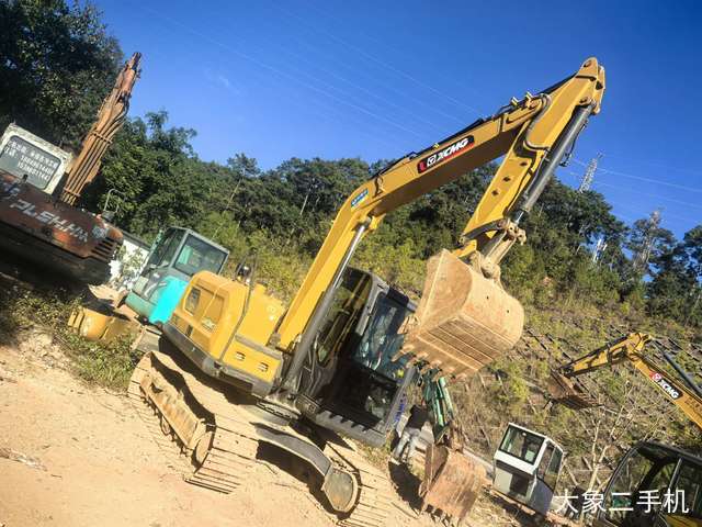 徐工 XE75D 挖掘机