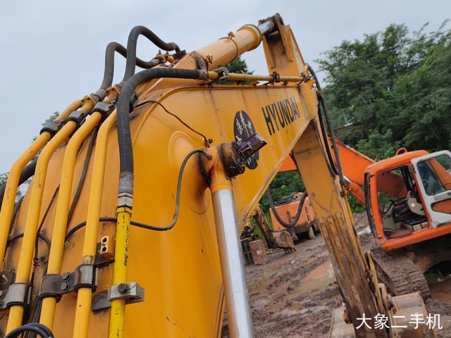 现代 R225-7 挖掘机