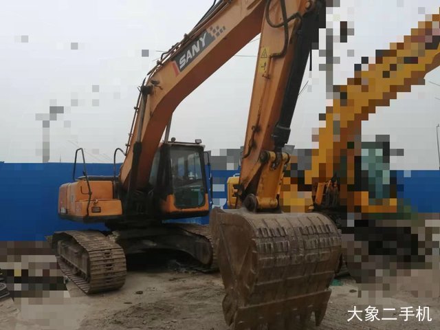 三一重工 SY215C-8 挖掘机