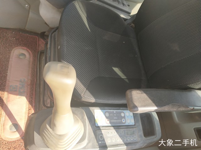 徐工 XE135B 挖掘机