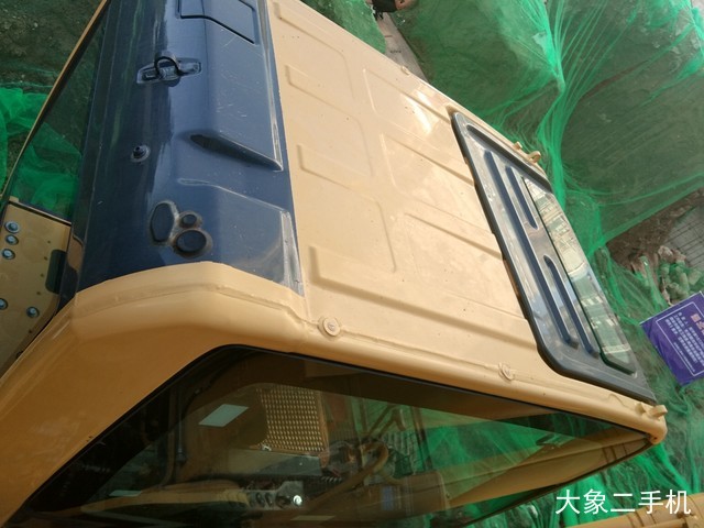 小松 PC240LC-8M0 挖掘机