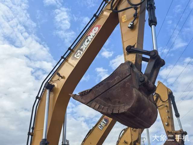 徐工 XE370D 挖掘机