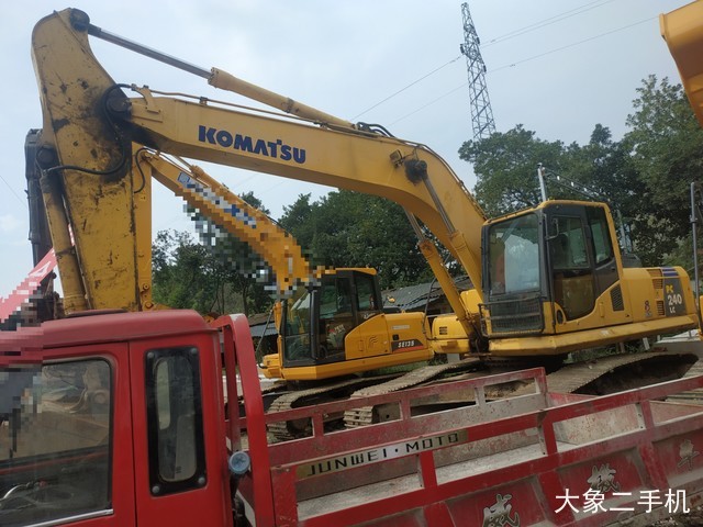 小松 PC240LC-8 挖掘机