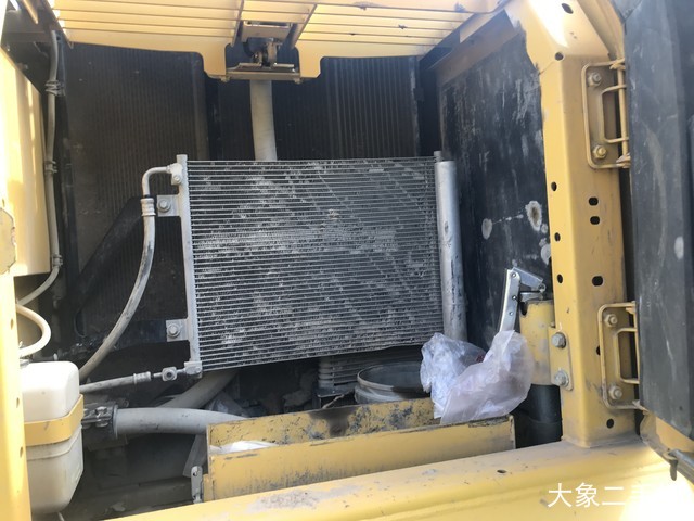 小松 PC240LC-8M0 挖掘机