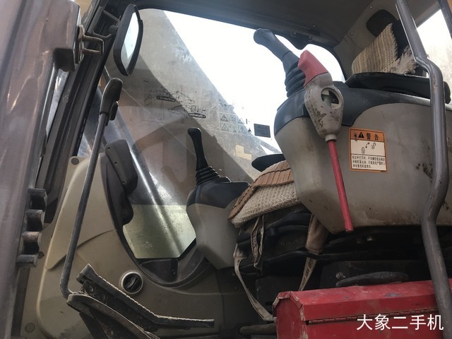 徐工 XE215C 挖掘机