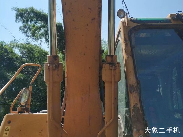 山东临工 LG6135E 挖掘机