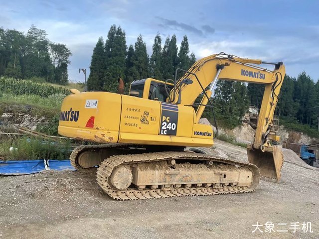 小松 PC240LC-8 挖掘机