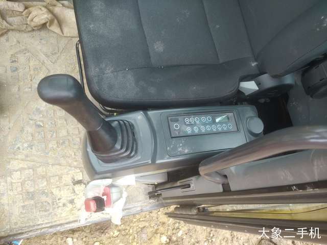 山东临工 E680F 挖掘机