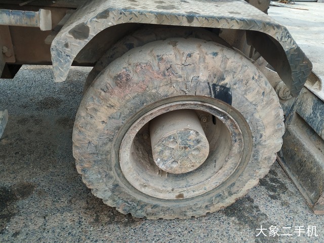 现代 R210W-7 挖掘机