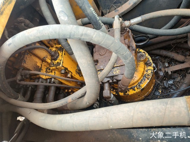 现代 R225LC-7 挖掘机